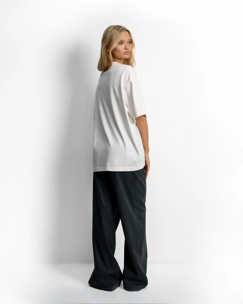 Relaxed Model 5 #White